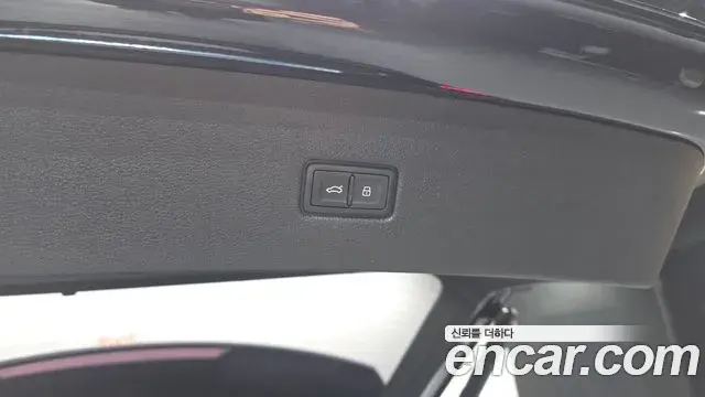 Audi Q8 2021 — Photo 32/35