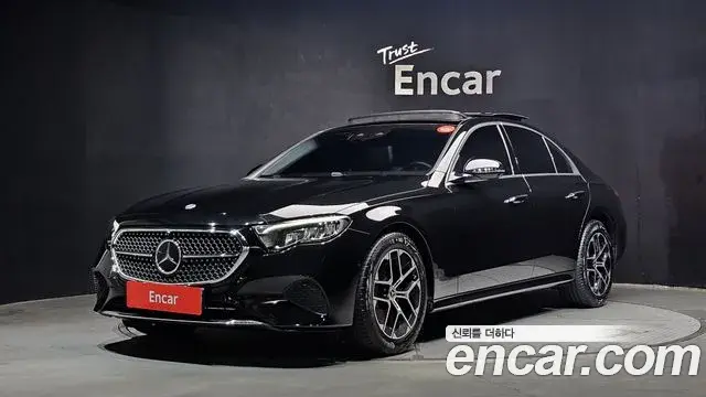 Mercedes-Benz E-Class 2025 — Photo 26/30