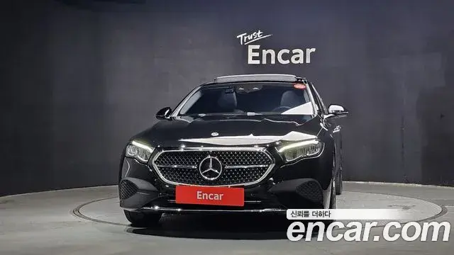 Mercedes-Benz E-Class 2025 — Photo 1/30