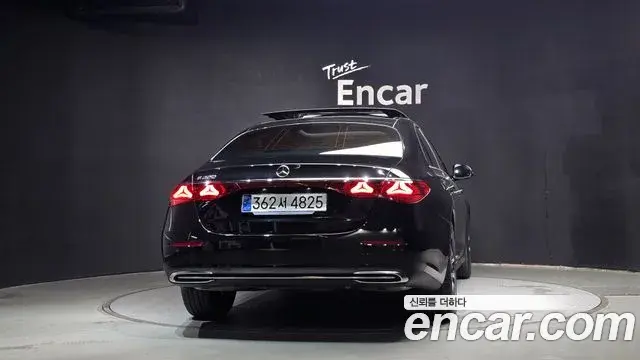 Mercedes-Benz E-Class 2025 — Photo 17/30