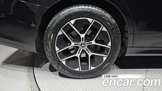 Mercedes-Benz E-Class 2025 — Photo 23/30