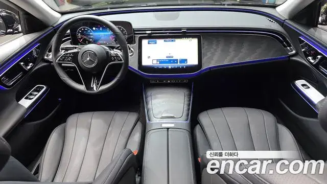 Mercedes-Benz E-Class 2025 — Photo 15/30