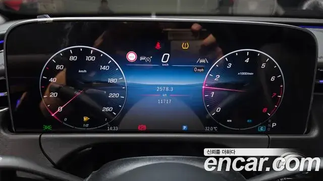 Mercedes-Benz E-Class 2025 — Photo 9/30