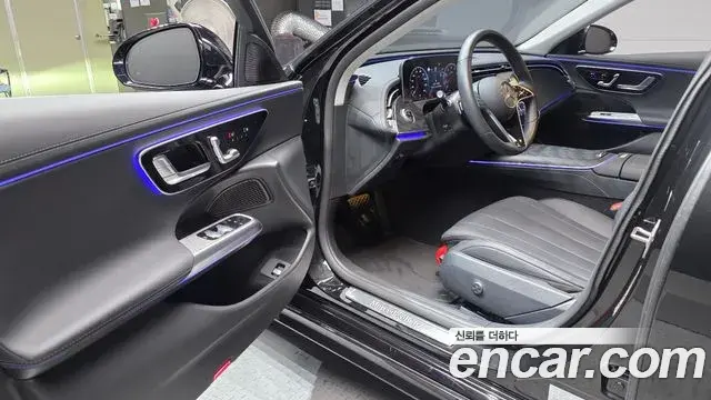 Mercedes-Benz E-Class 2025 — Photo 28/30