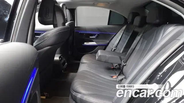 Mercedes-Benz E-Class 2025 — Photo 8/30