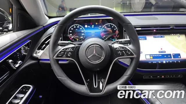 Mercedes-Benz E-Class 2025 — Photo 13/30