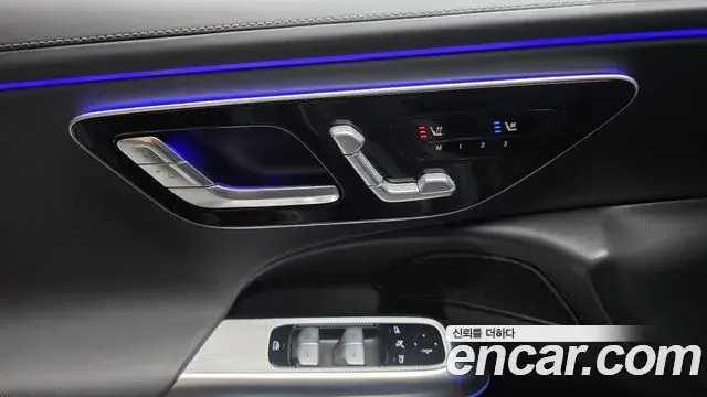 Mercedes-Benz E-Class 2025 — Photo 10/30