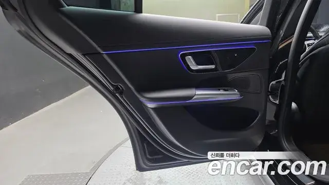 Mercedes-Benz E-Class 2025 — Photo 2/30