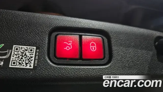 Mercedes-Benz E-Class 2025 — Photo 14/30