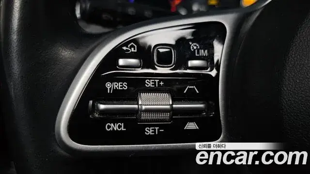 Mercedes-Benz GLB-Class 2021 — ფოტო 19/35