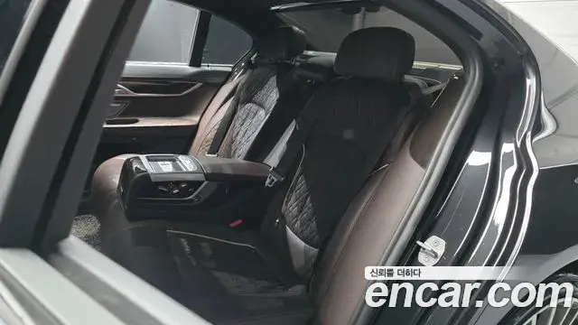 BMW 7 Series 2021 — Şəkil 26/35