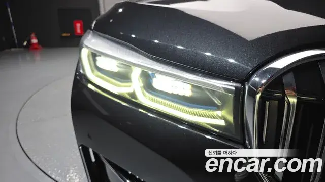 BMW 7 Series 2021 — Şəkil 29/35