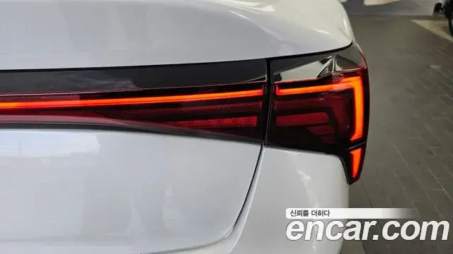 Kia K5 2023 — Şəkil 15/30