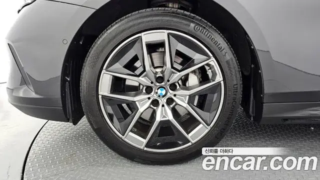 BMW 5 Series 2023 — Photo 2/20