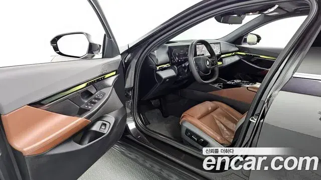 BMW 5 Series 2023 — Photo 19/20
