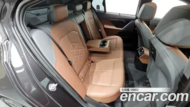 BMW 5 Series 2023 — Photo 9/20
