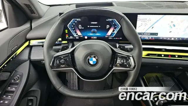 BMW 5 Series 2023 — Photo 18/20