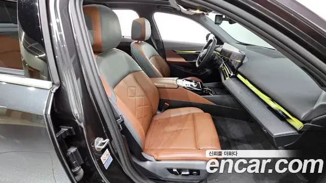 BMW 5 Series 2023 — Photo 13/20