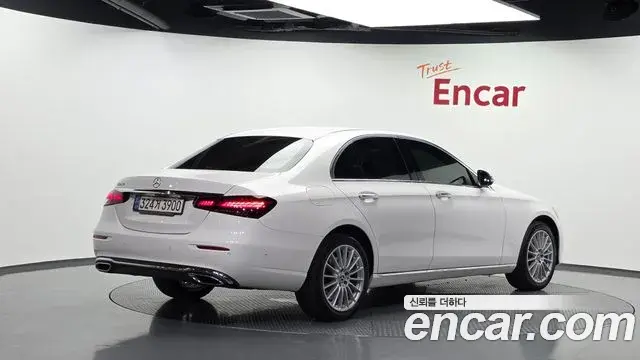 Mercedes-Benz E-Class 2021 — Фото 2/20