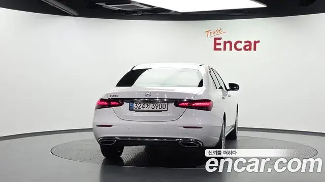 Mercedes-Benz E-Class 2021 — Фото 4/20