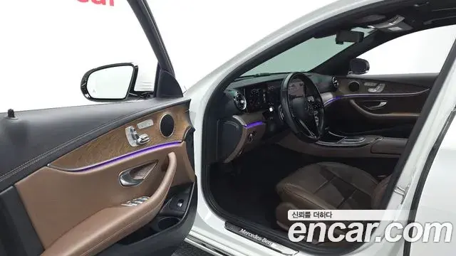 Mercedes-Benz E-Class 2021 — Фото 10/20