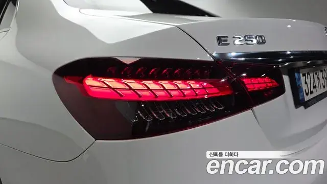 Mercedes-Benz E-Class 2021 — Şəkil 30/40