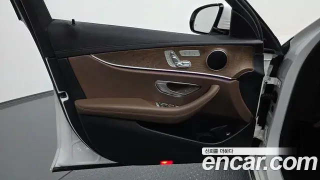Mercedes-Benz E-Class 2021 — Şəkil 12/40