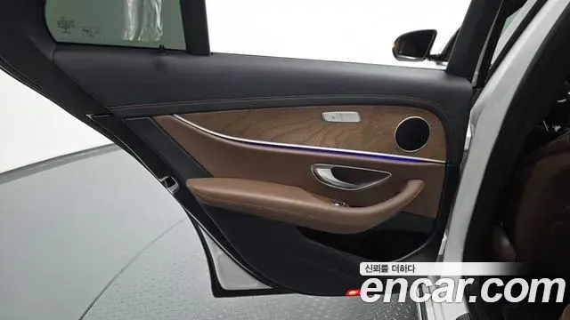 Mercedes-Benz E-Class 2021 — Şəkil 9/40