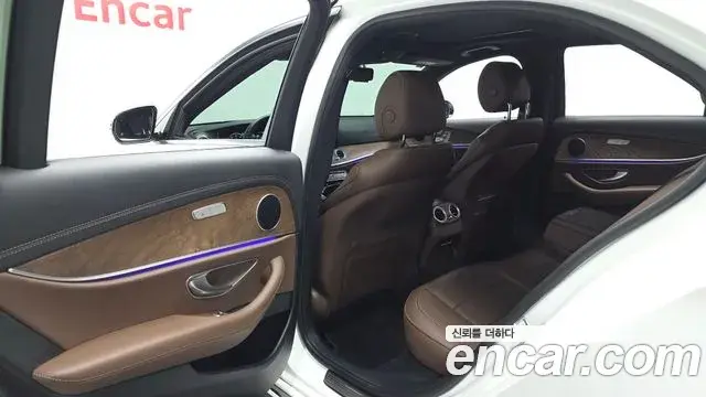 Mercedes-Benz E-Class 2021 — Şəkil 23/40