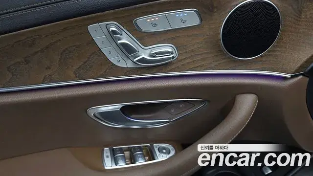 Mercedes-Benz E-Class 2021 — Şəkil 37/40