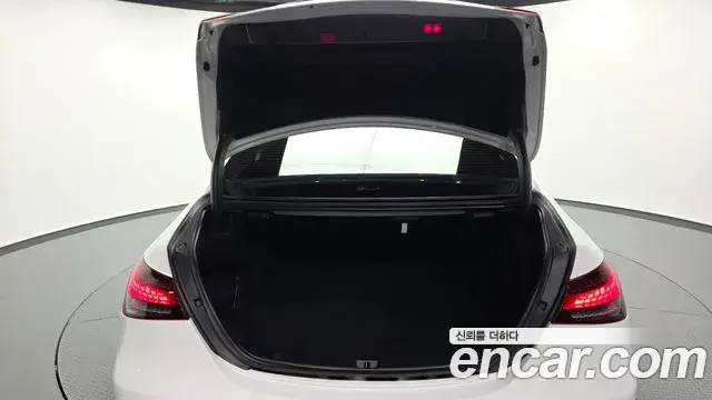 Mercedes-Benz E-Class 2021 — Şəkil 25/40