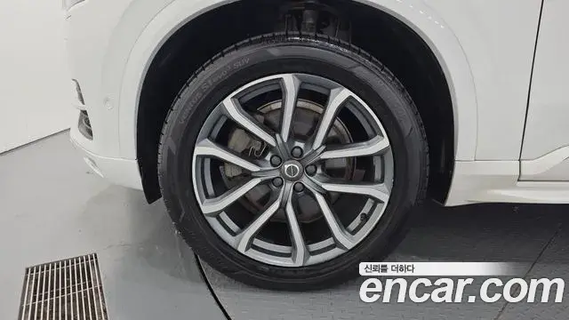 Volvo XC90 2018 — Photo 15/20