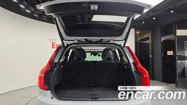 Volvo XC90 2018 — Photo 8/20