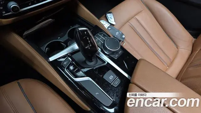 BMW 5 Series 2018 — Фото 9/20