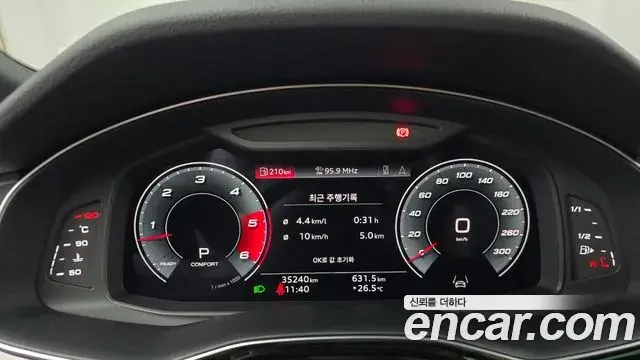 Audi Q7 2021 — Şəkil 22/32