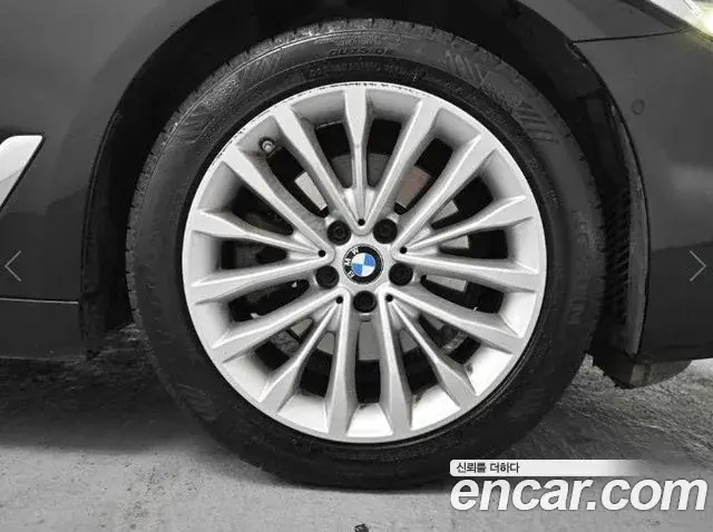 BMW 5 Series 2023 — Фото 10/20