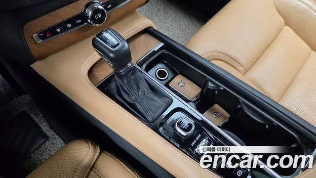 Volvo XC90 2018 — Фото 9/20