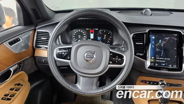 Volvo XC90 2018 — Фото 13/20