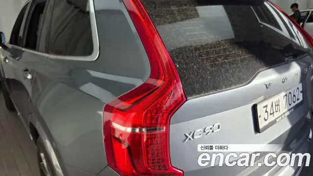 Volvo XC90 2018 — ფოტო 15/35