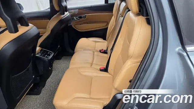Volvo XC90 2018 — ფოტო 33/35
