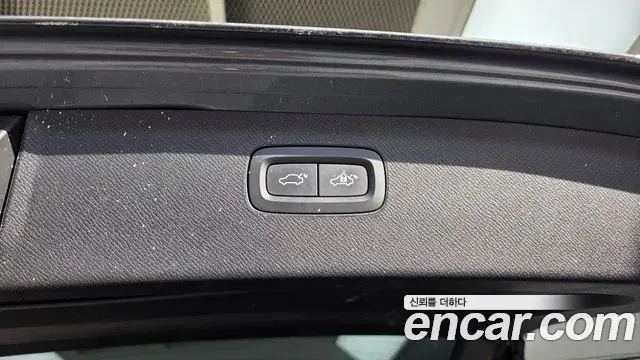 Volvo XC90 2018 — ფოტო 13/35