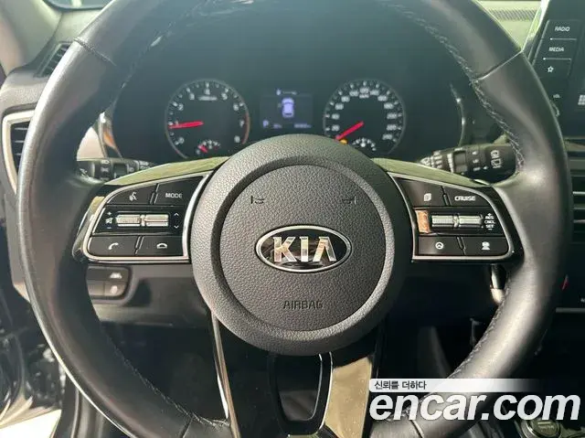 Kia Seltos 2019 — Фото 12/20
