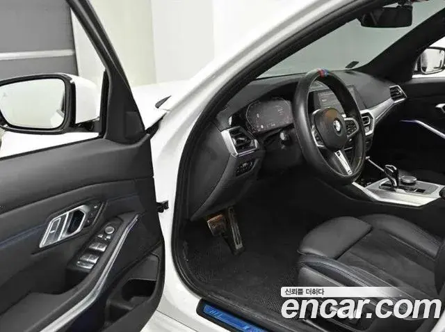 BMW 3 Series 2022 — Photo 18/20