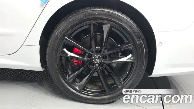 Audi A7 2022 — Şəkil 14/32