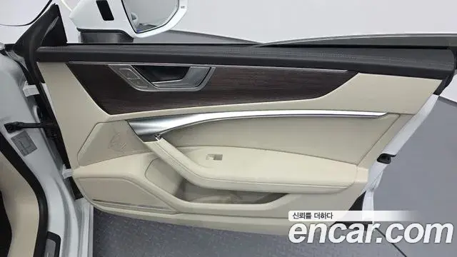 Audi A7 2022 — Şəkil 18/32