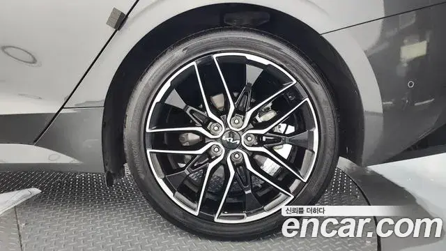Kia K5 2023 — ფოტო 4/33