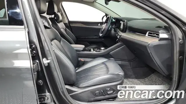 Kia K5 2023 — ფოტო 27/33