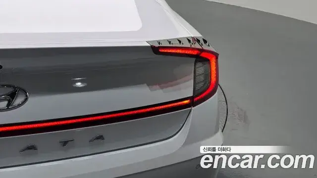 Hyundai Sonata Hybrid 2022 — Photo 9/31