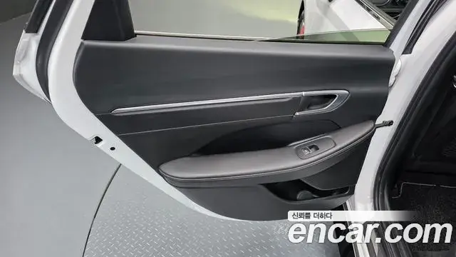 Hyundai Sonata Hybrid 2022 — Photo 3/31