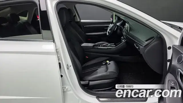 Hyundai Sonata Hybrid 2022 — Photo 26/31